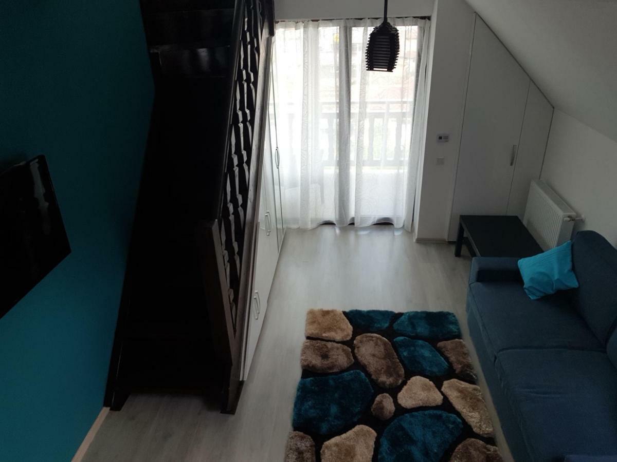 Golden Rose Apartment *