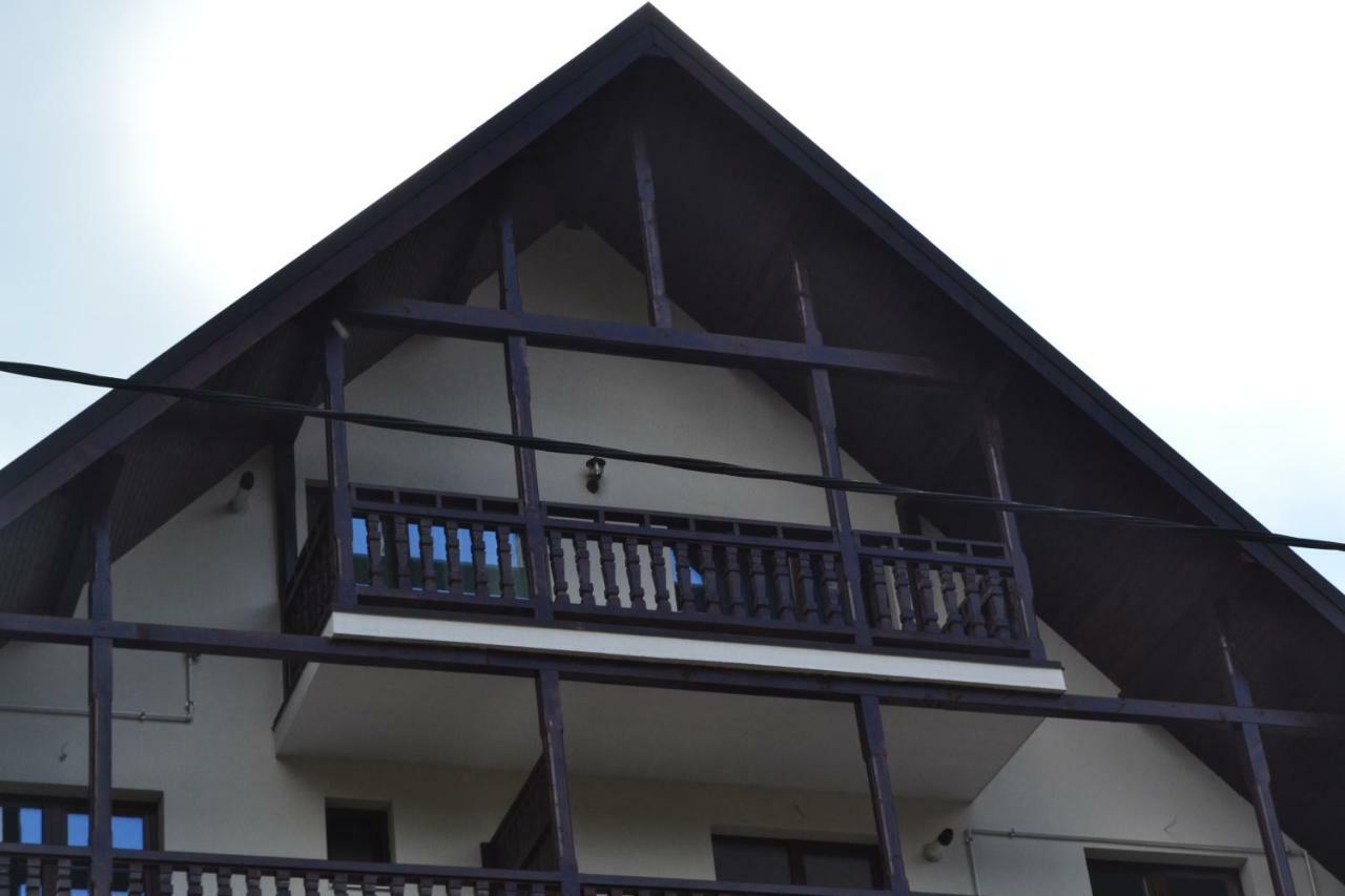 Golden Rose Apartment *